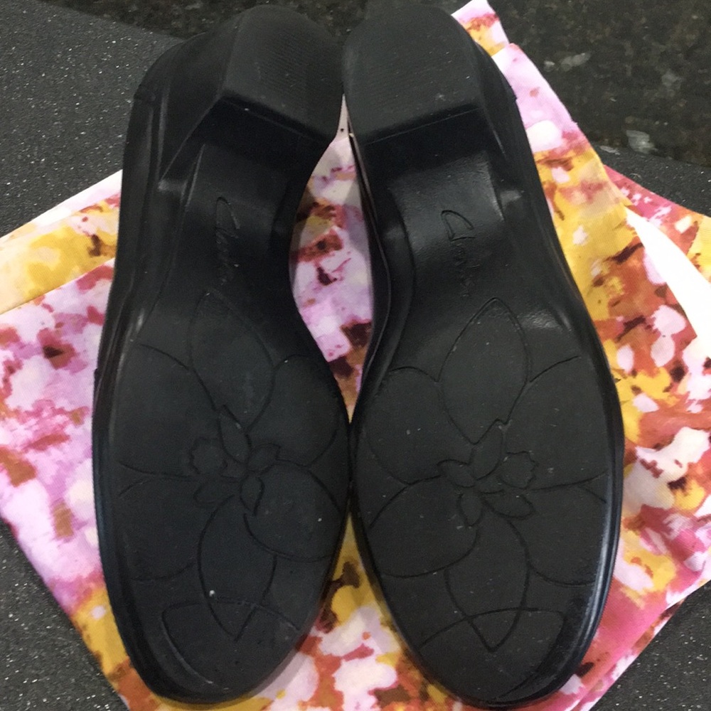Clark’s slip on - Picture 6 of 7